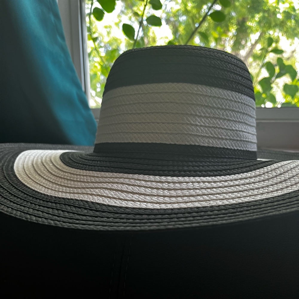 Stylish Black and White Men's Hat